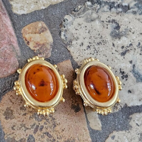 Vintage Gold-Tone Amber Color Lightweight Clip-On Earrings - Picture 1 of 7